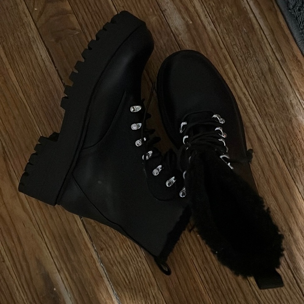 Blk lace up combat boots
